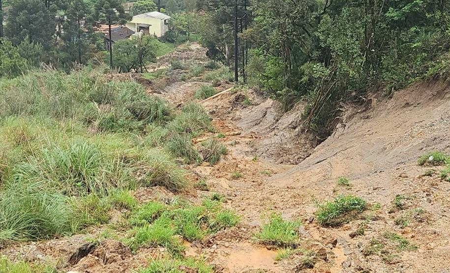 DER/PR contrata obra emergencial para recuperar erosão na Rodovia dos Minérios