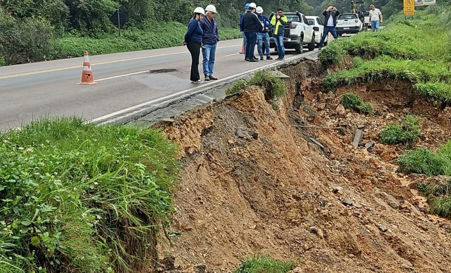 DER/PR contrata obra emergencial para recuperar erosão na Rodovia dos Minérios