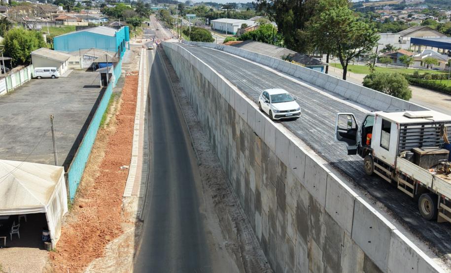 Em Palmeira, viaduto que integra obra de restauração em concreto da PR-151 está na fase final