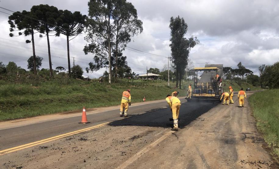 Serviços de conservação na PR-170 em Pinhão