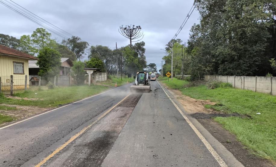 Serviços de conservação na PR-438 entre Ponta Grossa e Fernandes Pinheiro