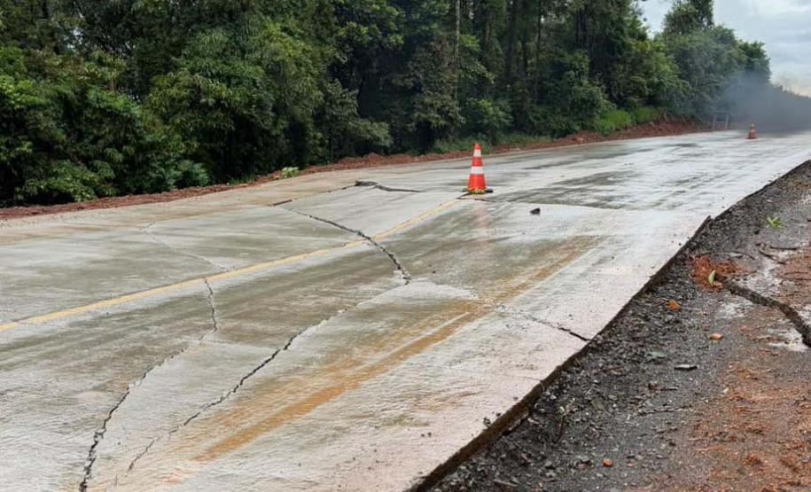 PR-460 em Pitanga erosão causada pela chuva