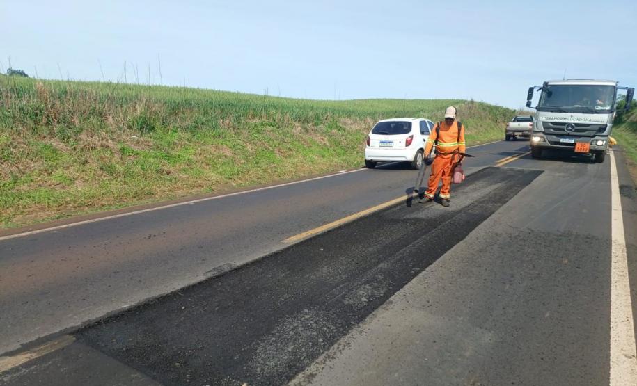 Rodovia entre Itapejara do Oeste e Bom Sucesso do Sul recebe conservação do pavimento