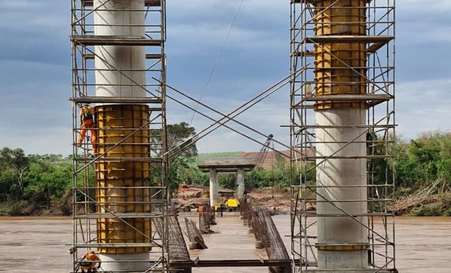 Construção de nova ponte sobre o Rio Ivaí entre São Carlos do Ivaí e Japurá chega a 45%