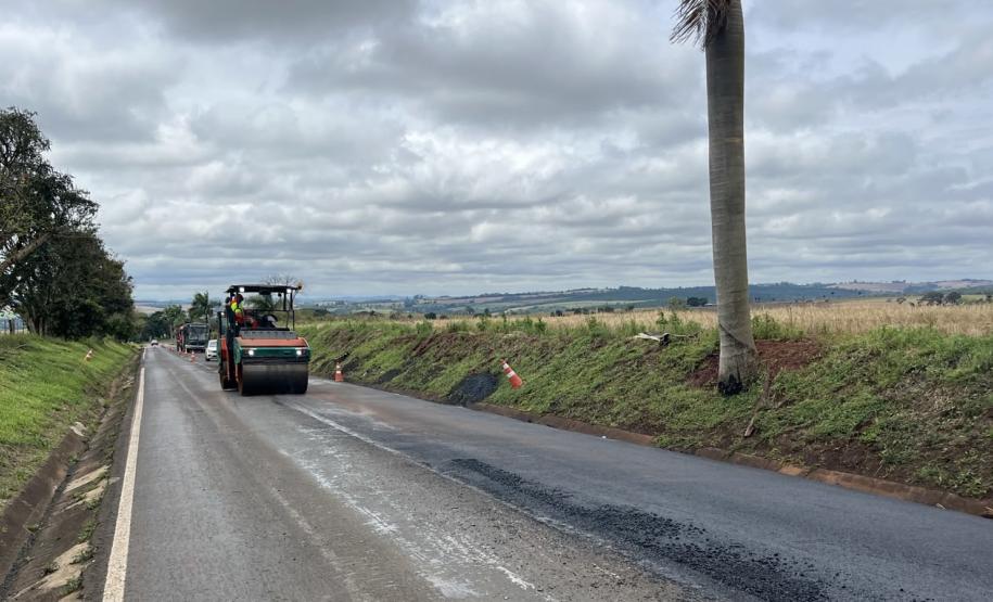 Serviços de conservação na PRC-272 em Santana do Itararé