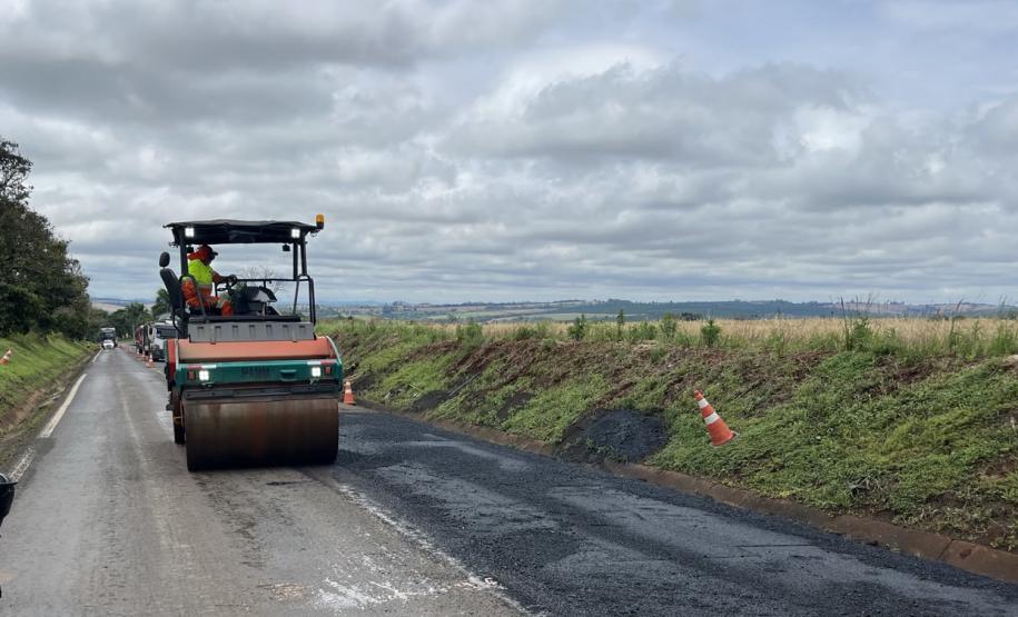 Serviços de conservação na PRC-272 em Santana do Itararé