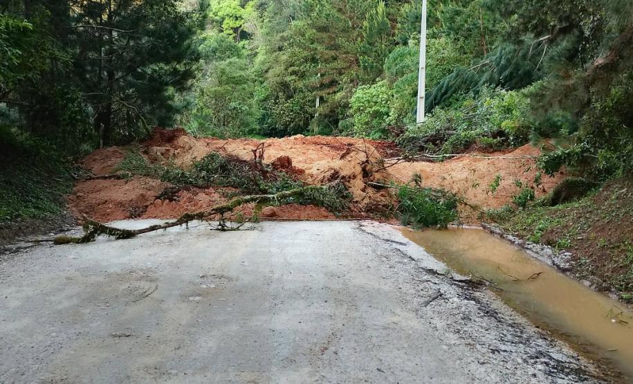 Rodovias estaduais têm trechos interditados devido às chuvas e obras